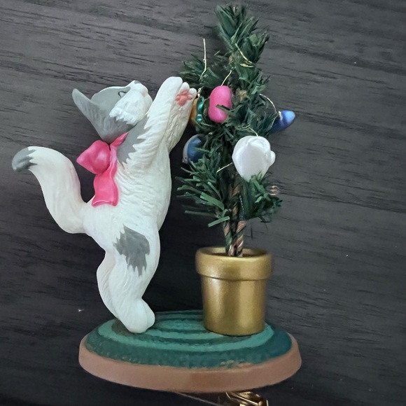 2004 Hallmark Mischievous Kittens Keepsake Clip On Ornament 6th in Series - Picture 1 of 8